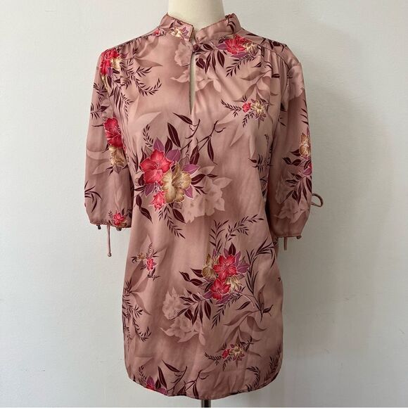 Vintage 1970s Handmade Neutral Floral Keyhole Neck Cinch a tie Sleeve Blouse - Picture 1 of 11
